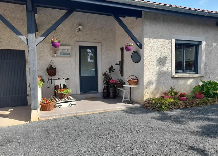La maison du Bonheur - Chambre Tourterelle - borne de recharge VE